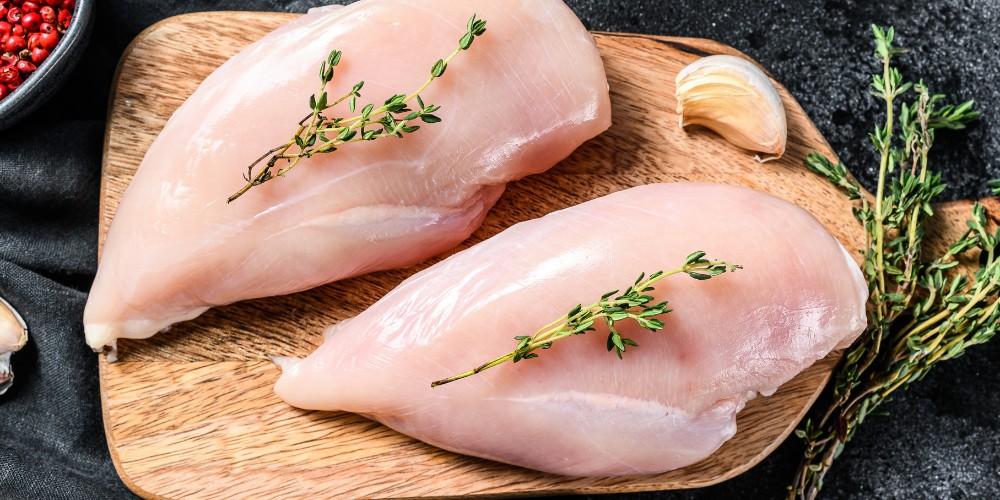 People Are Obsessed With This Fresh Chicken in Noida — Here’s Why